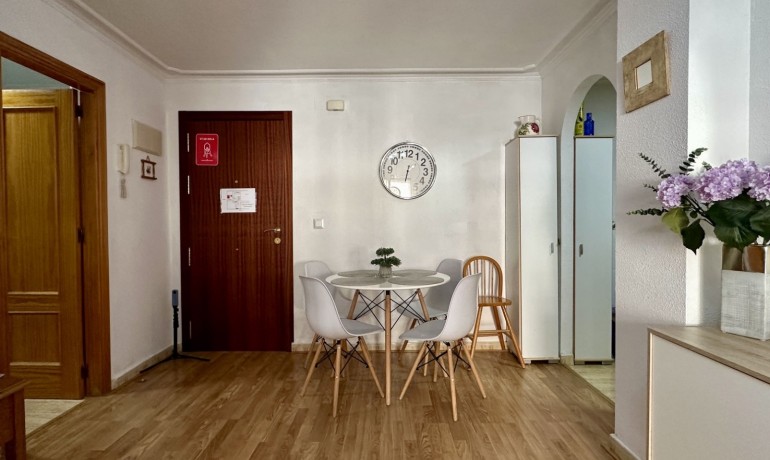 Venta - Apartamento / piso -
Torrevieja