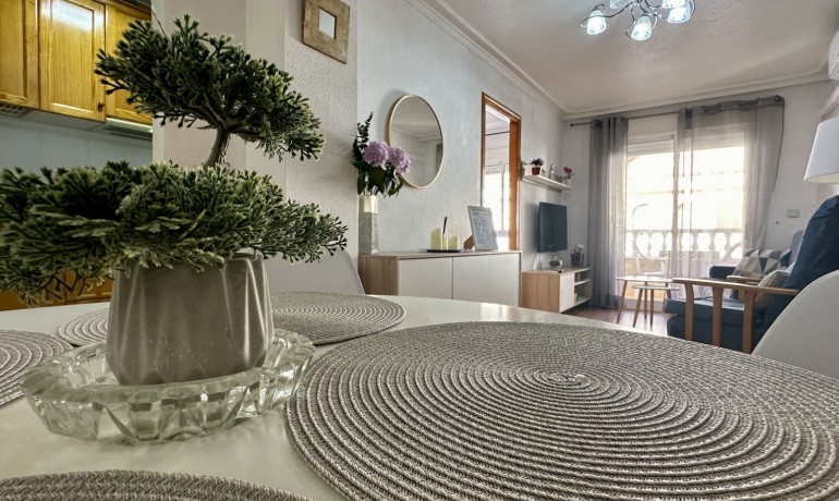 Venta - Apartamento / piso -
Torrevieja