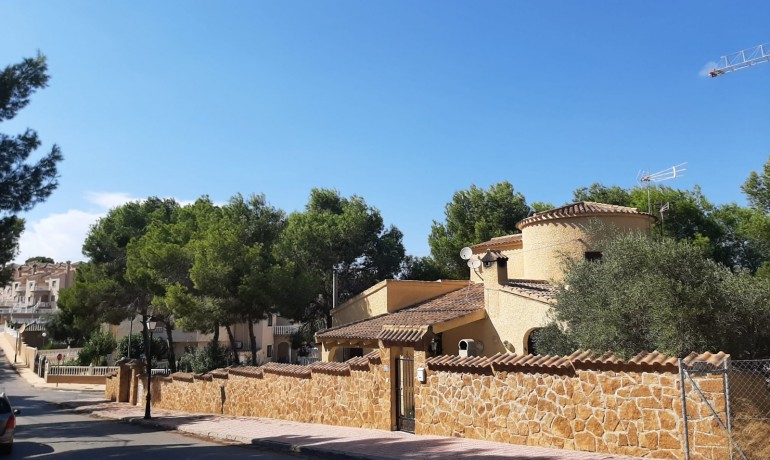 Herverkoop - Villa -
Orihuela Costa* - Orihuela Costa