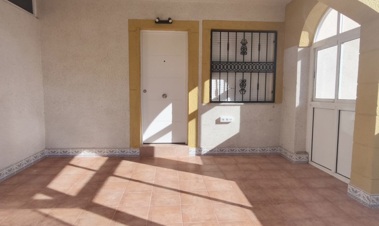 Venta - Apartamento / piso -
Orihuela Costa - Punta Prima