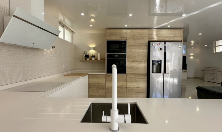 Sale - Villa -
Orihuela Costa* - Los Dolses*