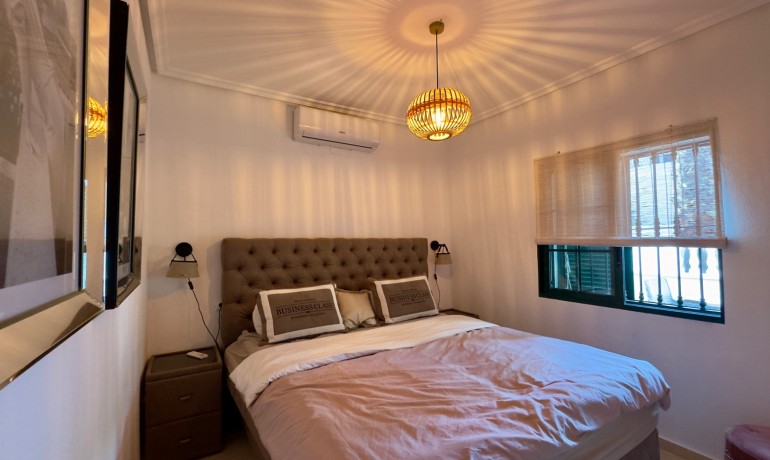 Herverkoop - Villa * -
Orihuela Costa* - Los Dolses*