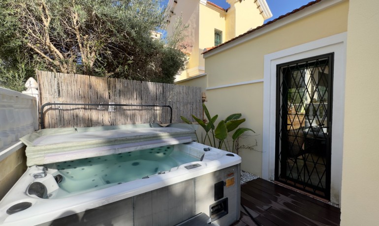 Herverkoop - Villa * -
Orihuela Costa* - Los Dolses*