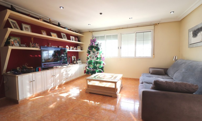 Herverkoop - Villa -
Almoradi - El Saladar