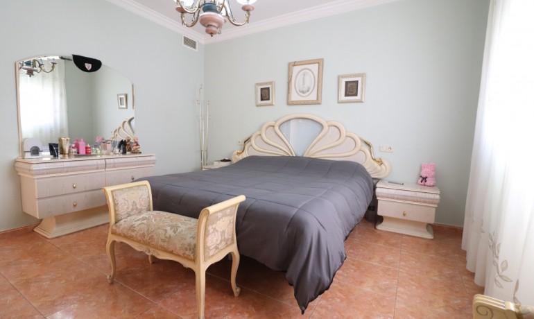 Herverkoop - Villa -
Almoradi - El Saladar