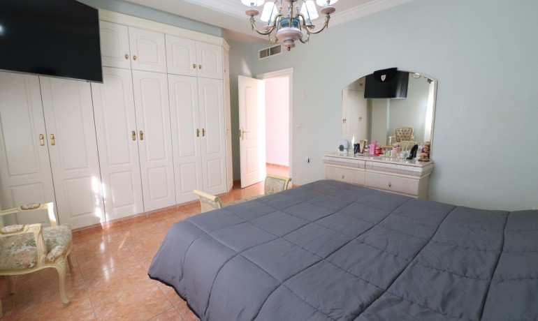 Herverkoop - Villa -
Almoradi - El Saladar