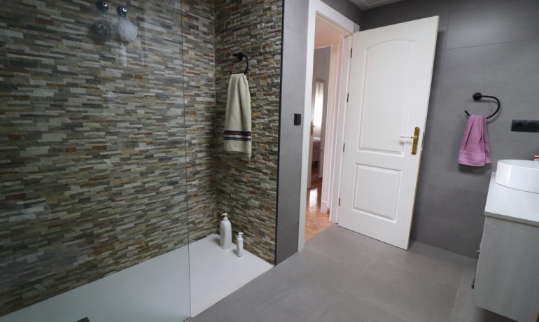 Herverkoop - Villa -
Almoradi - El Saladar