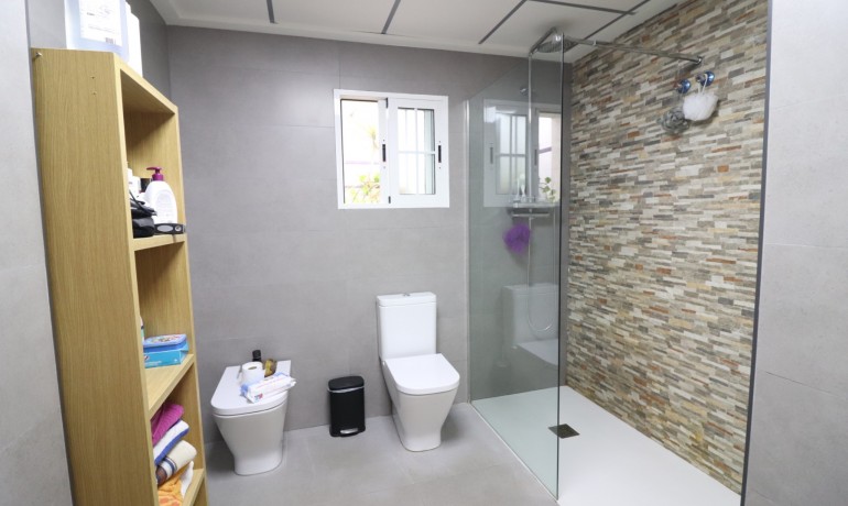 Herverkoop - Villa -
Almoradi - El Saladar