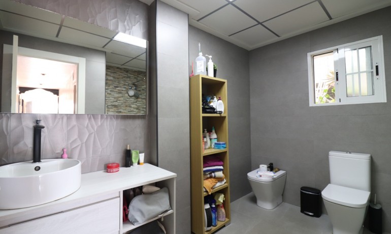 Herverkoop - Villa -
Almoradi - El Saladar