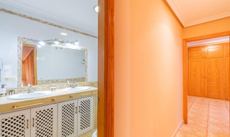 Herverkoop - Appartement / Flat -
Torrevieja* - Centro