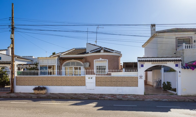 Venta - Villa -
Torrevieja - Urbanización San Luis