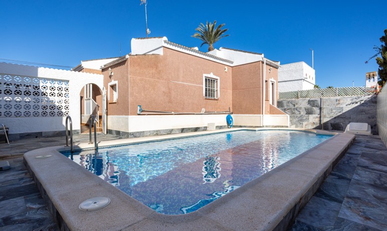 Venta - Villa -
Torrevieja - Urbanización San Luis