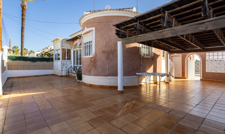Venta - Villa -
Torrevieja - Urbanización San Luis