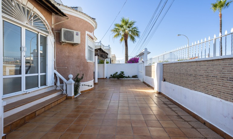 Venta - Villa -
Torrevieja - Urbanización San Luis