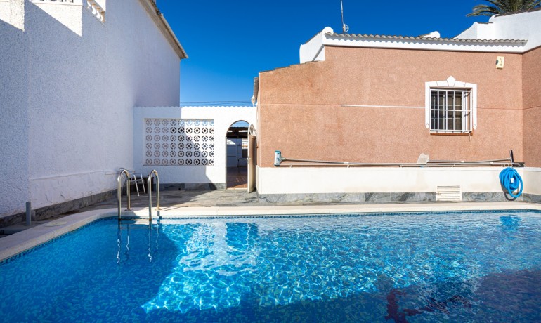 Venta - Villa -
Torrevieja - Urbanización San Luis