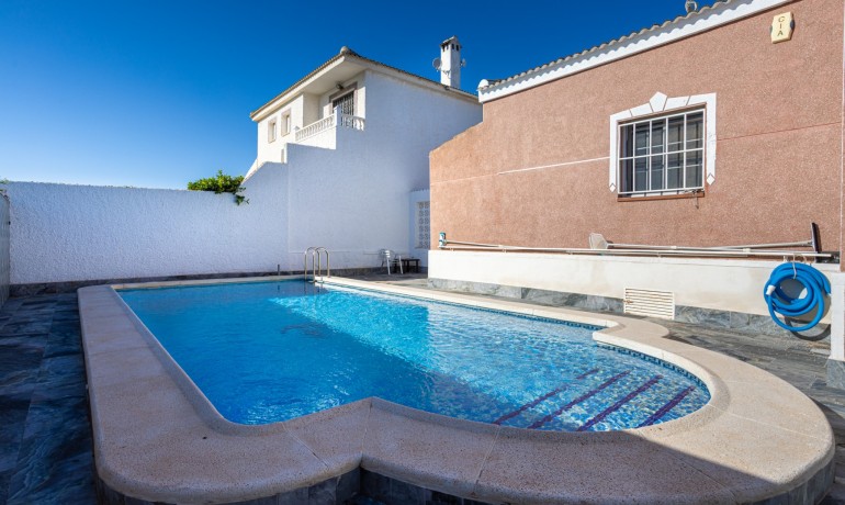 Venta - Villa -
Torrevieja - Urbanización San Luis