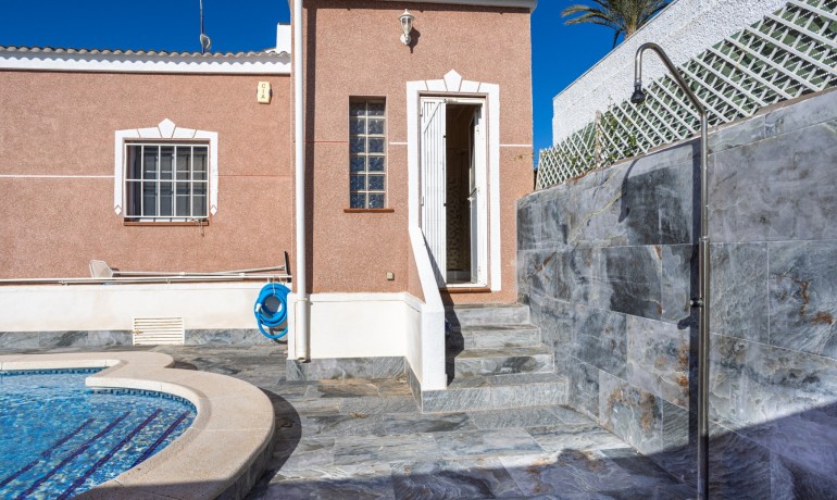Venta - Villa -
Torrevieja - Urbanización San Luis