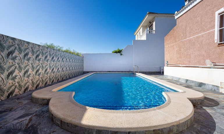 Venta - Villa -
Torrevieja - Urbanización San Luis