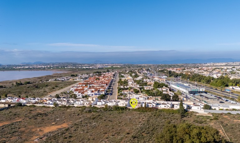 Venta - Villa -
Torrevieja - Urbanización San Luis