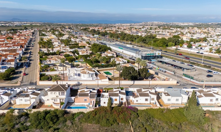 Venta - Villa -
Torrevieja - Urbanización San Luis