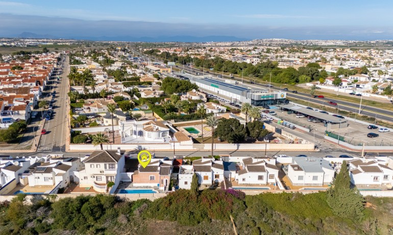 Venta - Villa -
Torrevieja - Urbanización San Luis