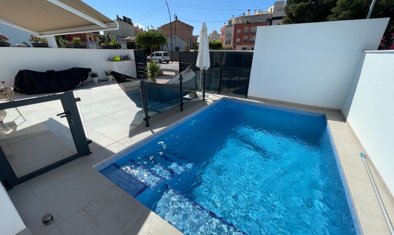Herverkoop - Villa -
Formentera del Segura - Pueblo