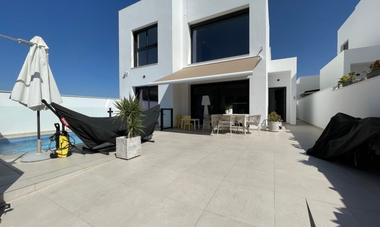 Herverkoop - Villa -
Formentera del Segura - Pueblo