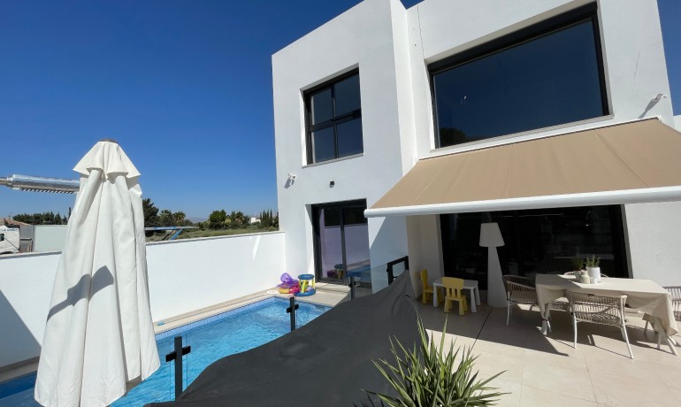 Herverkoop - Villa -
Formentera del Segura - Pueblo