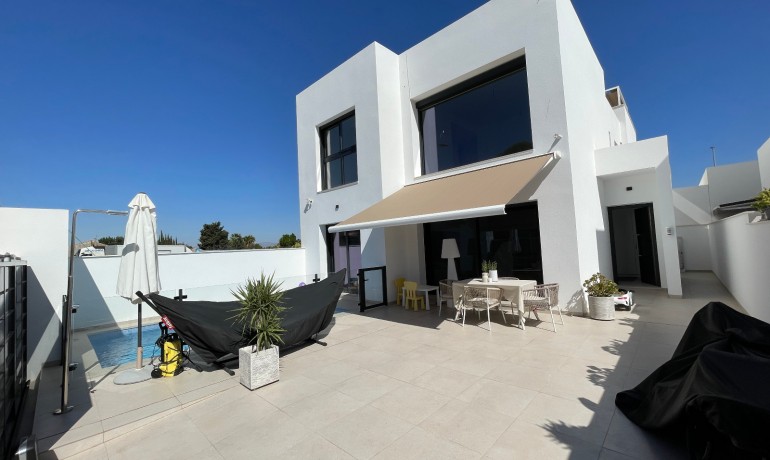 Herverkoop - Villa -
Formentera del Segura - Pueblo