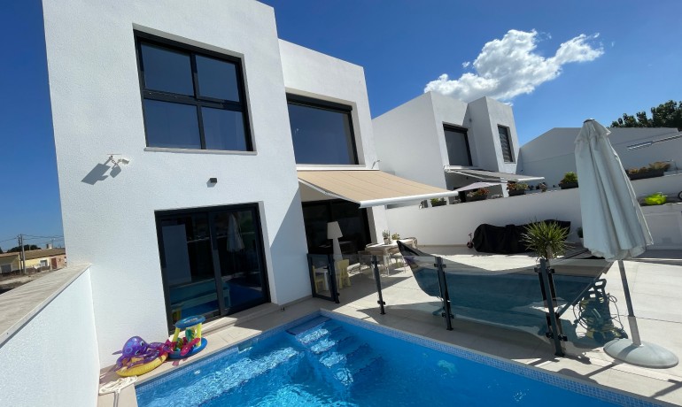 Herverkoop - Villa -
Formentera del Segura - Pueblo