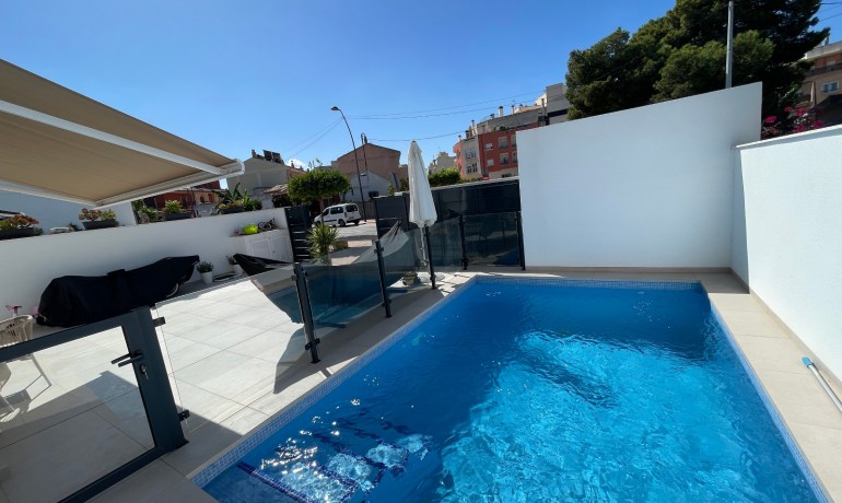 Herverkoop - Villa -
Formentera del Segura - Pueblo