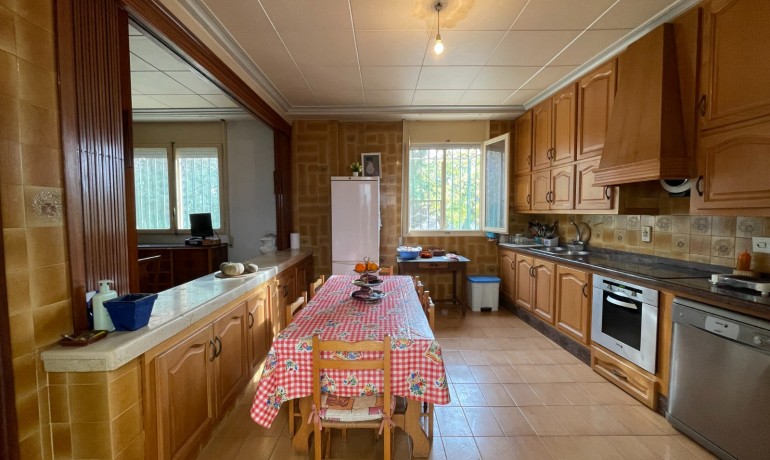 Venta - Villa -
Elche