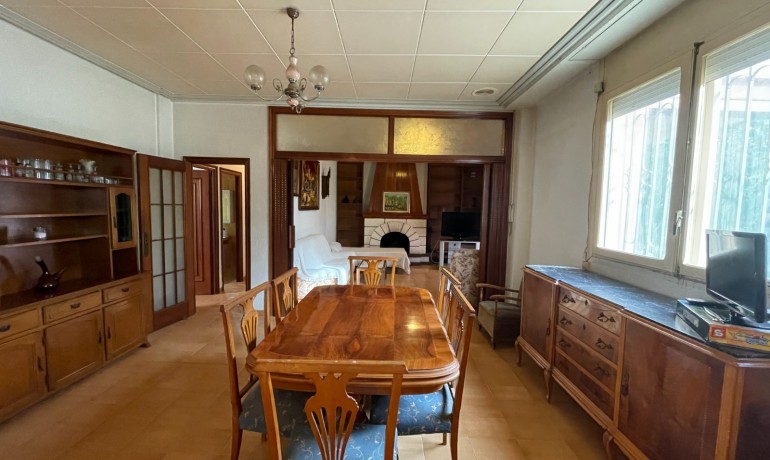 Venta - Villa -
Elche