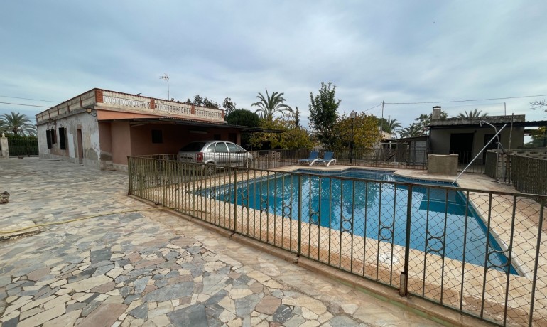Venta - Villa -
Elche