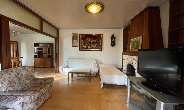 Venta - Villa -
Elche