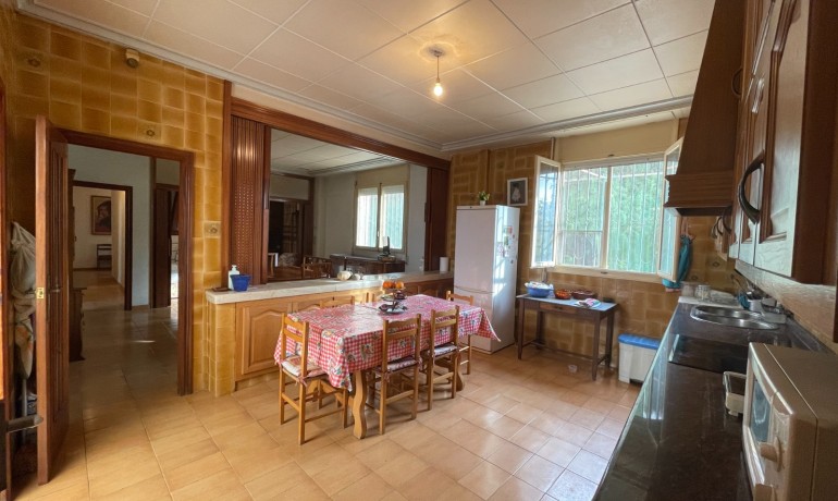 Venta - Villa -
Elche