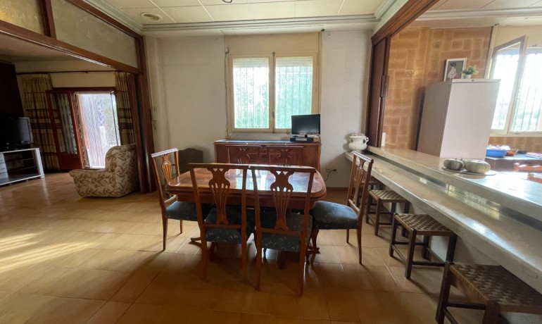 Venta - Villa -
Elche