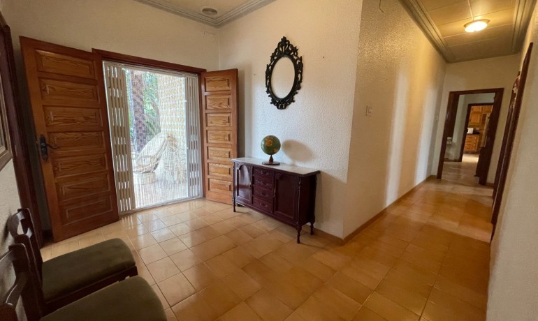 Venta - Villa -
Elche