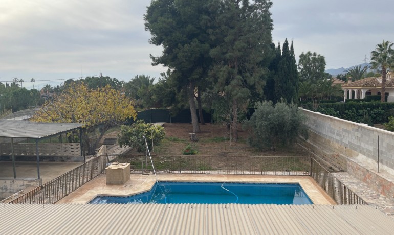 Venta - Villa -
Elche