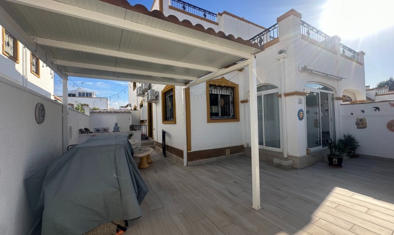 Herverkoop - Huis -
Orihuela* - Entre Naranjos Vistabella