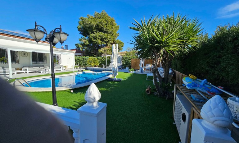 Herverkoop - Villa -
La Marina