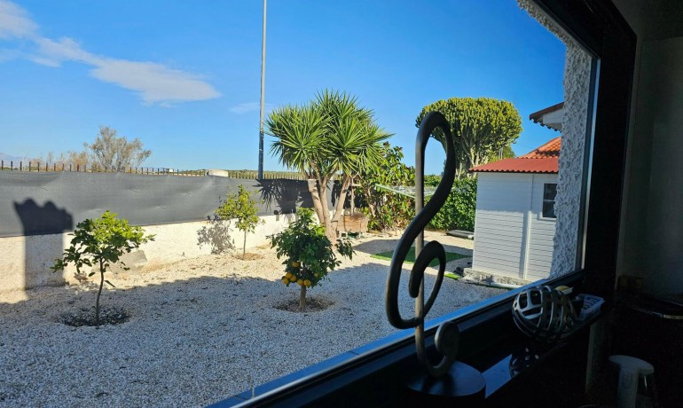 Herverkoop - Villa -
La Marina