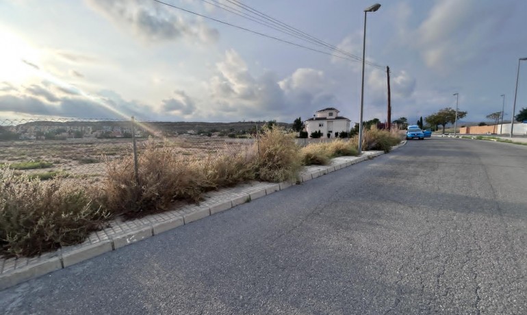 Revente - Plot -
mutxamel