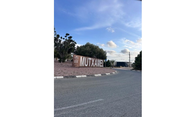 Revente - Plot -
mutxamel