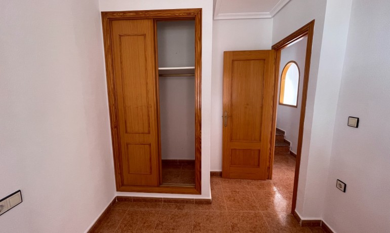 Herverkoop - Huis -
Los Montesinos* - La Herrada