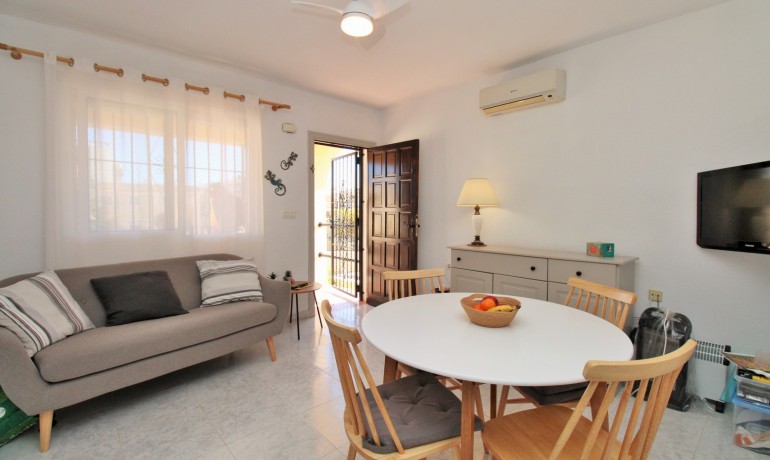 Venta - Apartamento / piso -
Villamartin