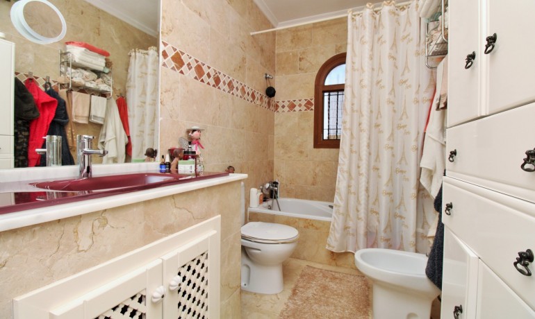 Herverkoop - Huis -
Villamartin - PAU 8