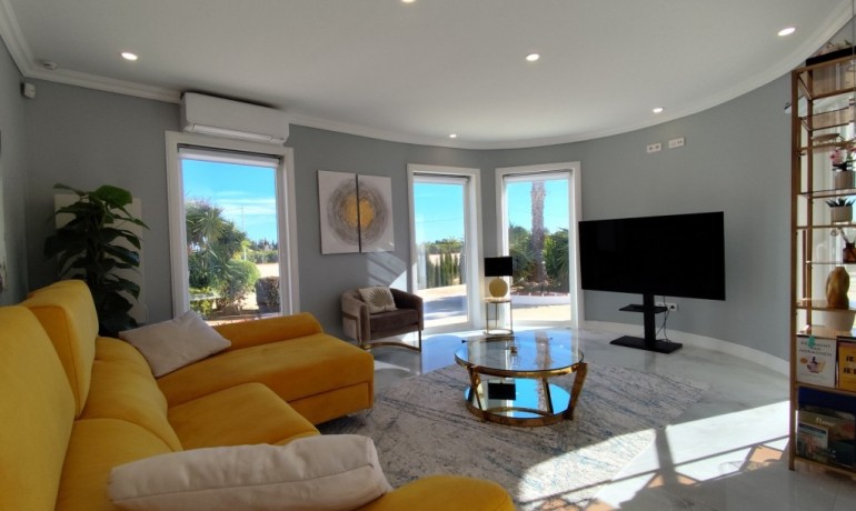 Herverkoop - Villa -
El Mudamiento