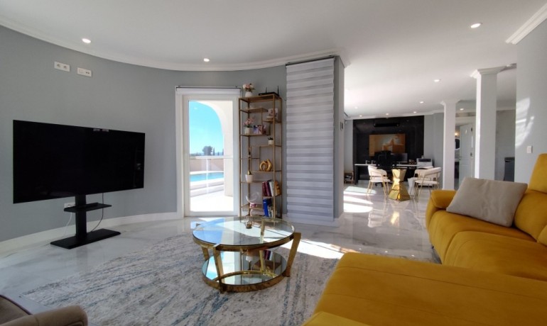 Herverkoop - Villa -
El Mudamiento