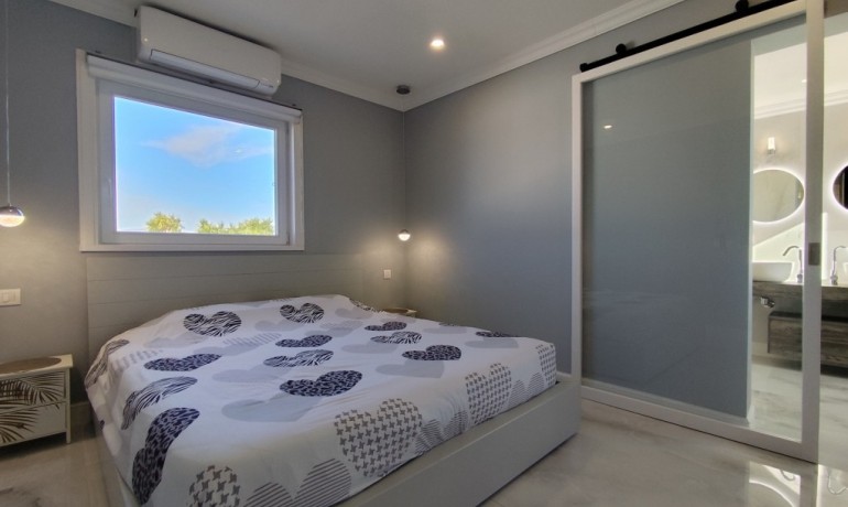 Herverkoop - Villa -
El Mudamiento